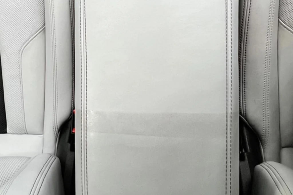 Lavage intérieur voiture Toulouse sur sièges en cuir : avant et après le nettoyage