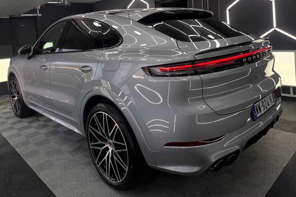 Porsche brillante après un traitement céramique Toulouse réalisé par un professionnel